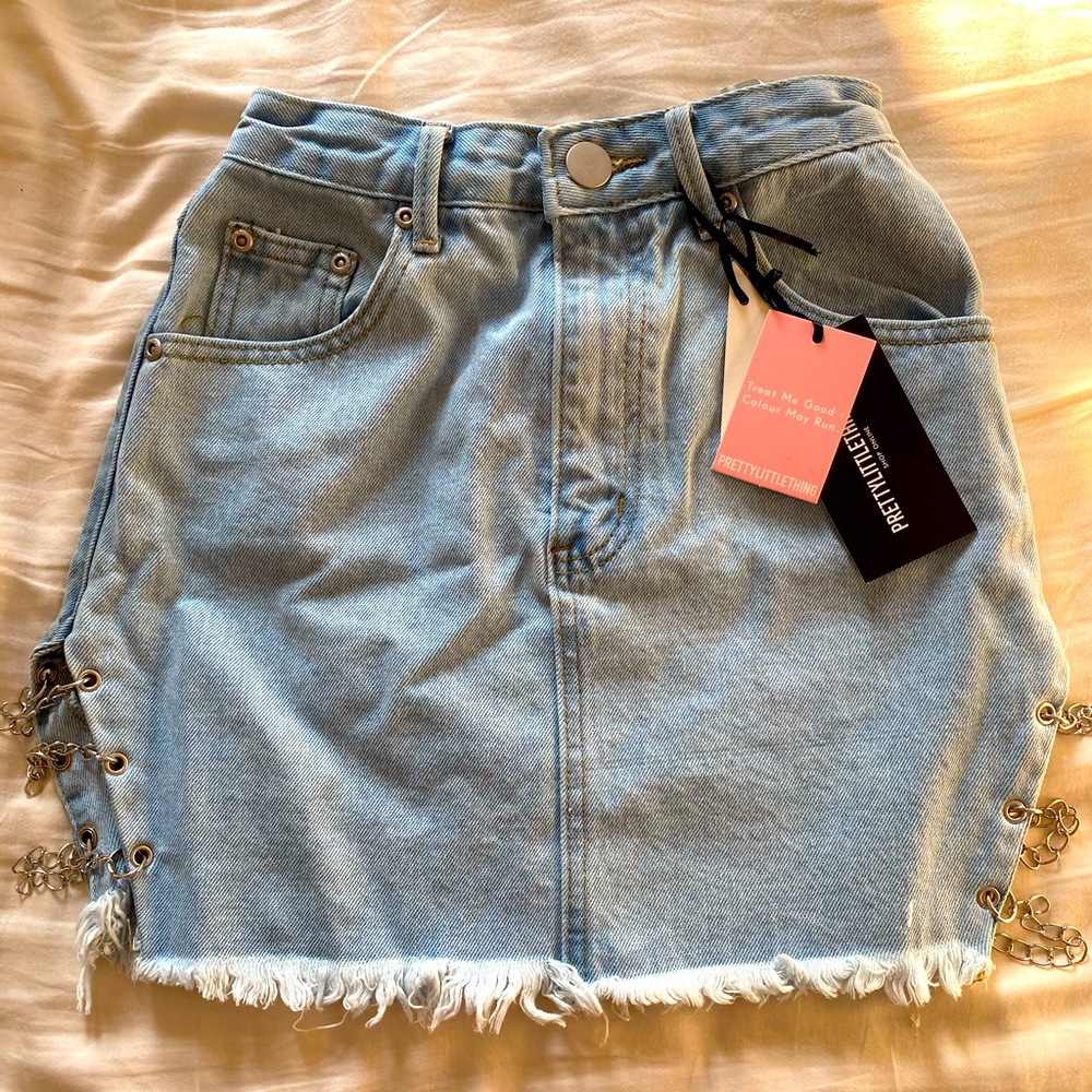 Pretty Little Thing - BRAND NEW Denim Mini Skirt